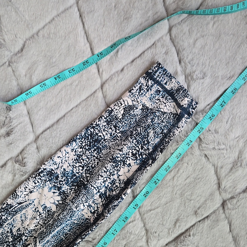 Lululemon Blue/White Athletic Leggings, Women's Size 6, Great Condition - Picture 5 of 8